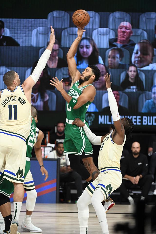 在中后场的 在中后场的