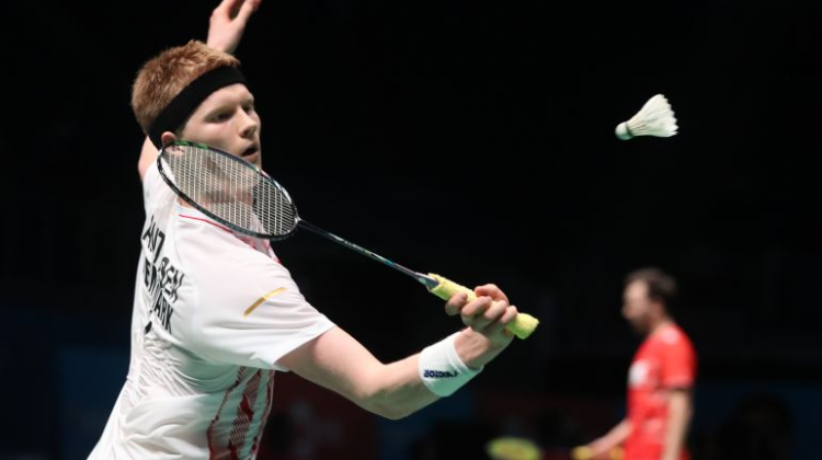 步和在球场 步和在球场