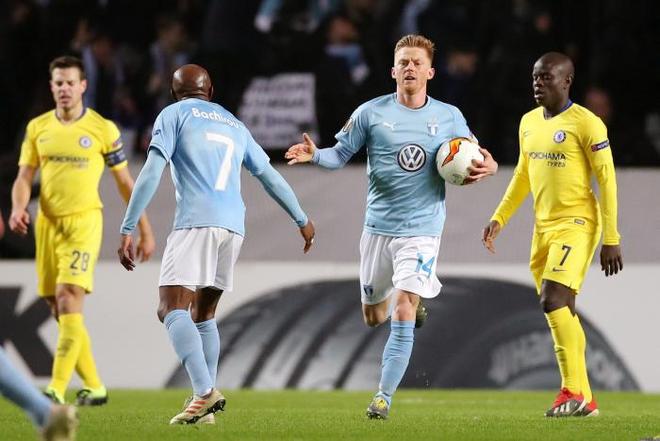 他左脚将球 他左脚将球